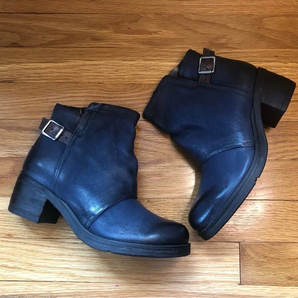 💙💙 Miz Mooz Navy Leather Ankle Boots 💙💙 - Picture 5 of 15